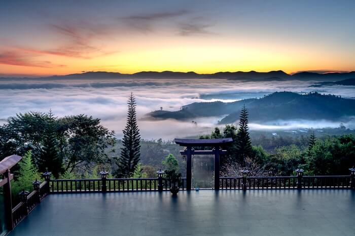 picture of a hilltop Buddhist temple in Vietnam